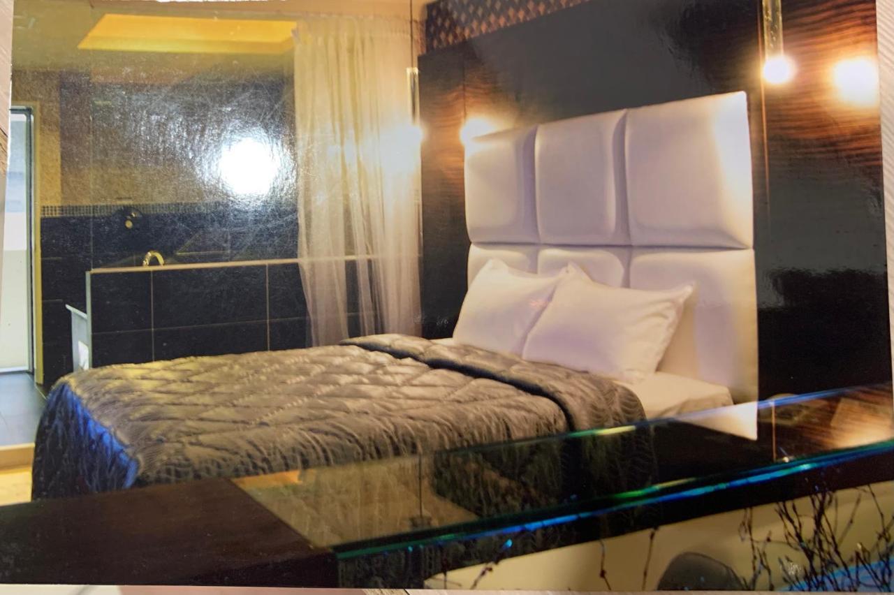 Alexander Motel Kaohsiung Extérieur photo