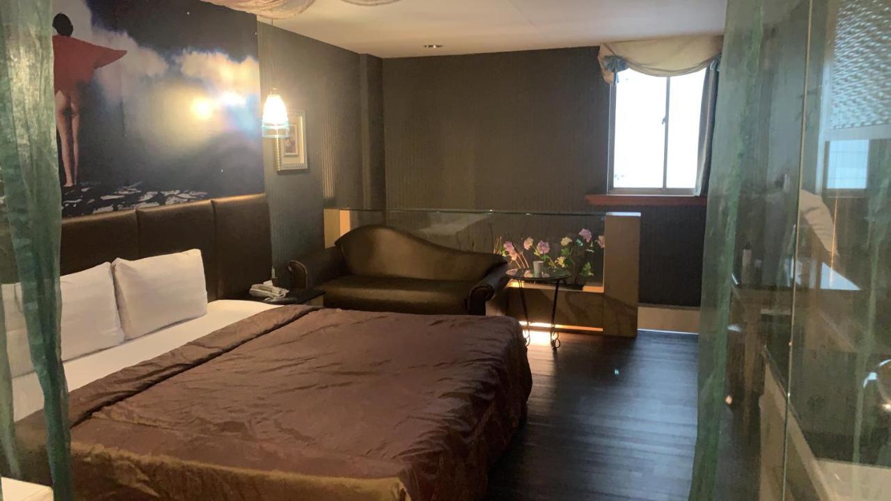 Alexander Motel Kaohsiung Extérieur photo