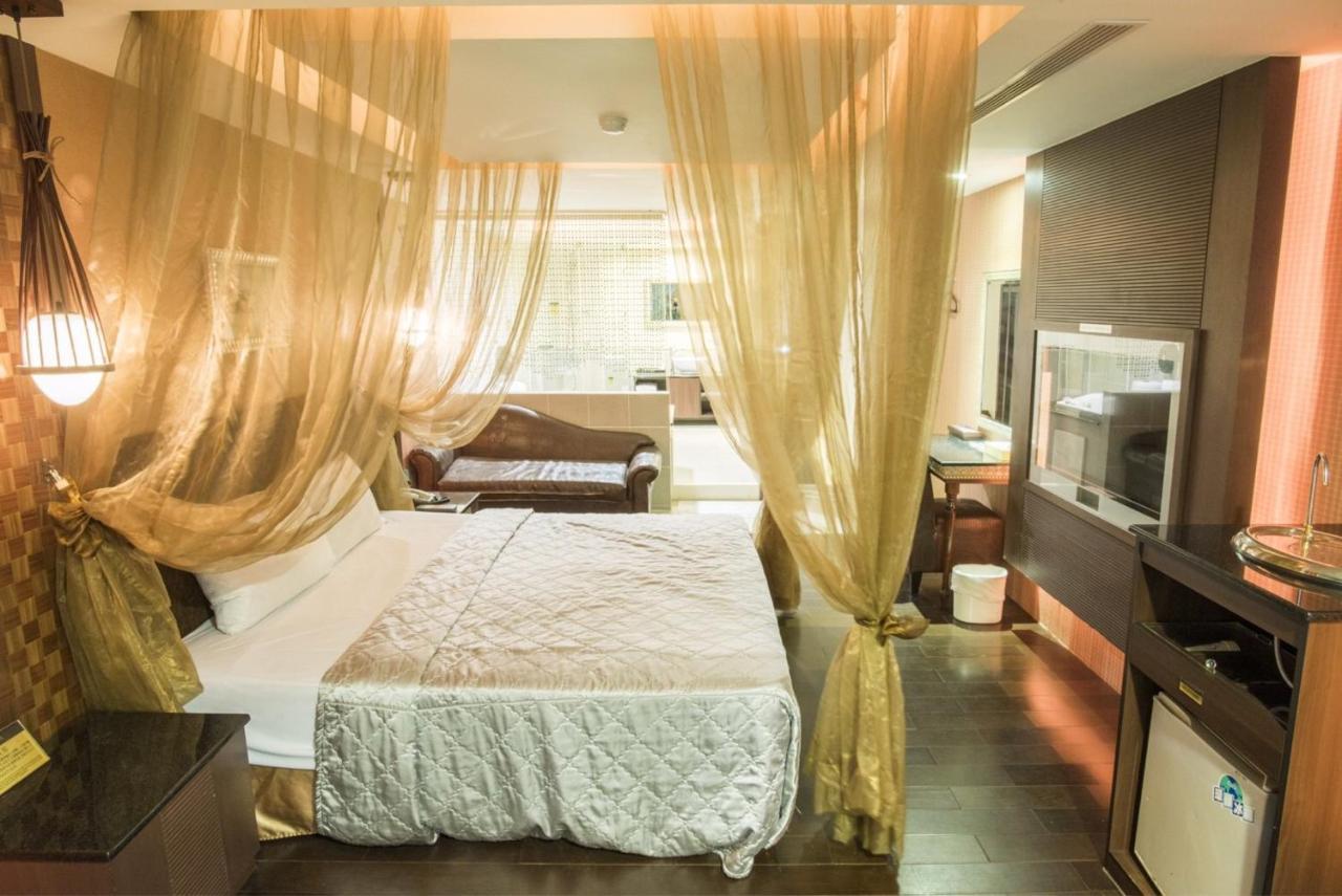 Alexander Motel Kaohsiung Extérieur photo